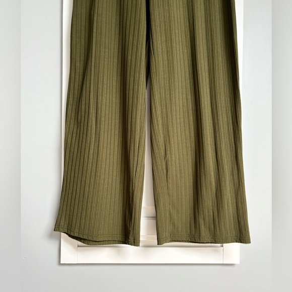 Womens Three-Piece Ribbed Lounge Set - Picture 15 of 16